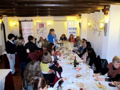 El encuentro, que se desarrolló en Antequera, incluyó una visita guiada por el Centro Comercial Abierto de dicho municipio.