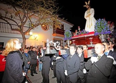 La entrada en calle Maestra Ayala y el encierro fueron, un año más, los momentos más emocionantes de la procesión.