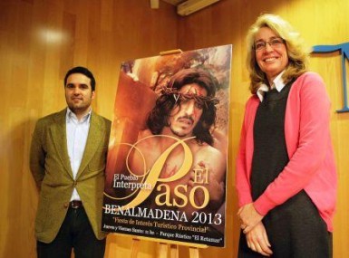 La alcaldesa, Paloma García Gálvez, y el diputado de Turismo, Jacobo Florido, presentan en la Diputación Provincial la celebración popular más singular y antigua de la Semana Santa benalmadense.