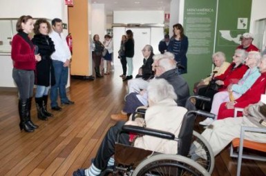 Las concejalas de Sanidad y Cultura, Inmaculada Hernández y Yolanda Peña, han acompañado a los usuarios y a sus cuidadores.