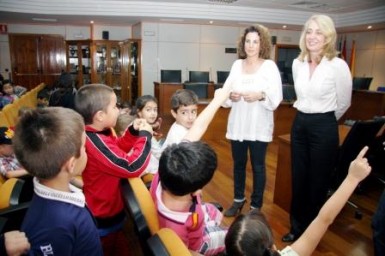 La visita se ha enmarcado en el programa ‘Visita tu Ayuntamiento’, desarrollado por la Delegación de Educación entre los distintos centros públicos.