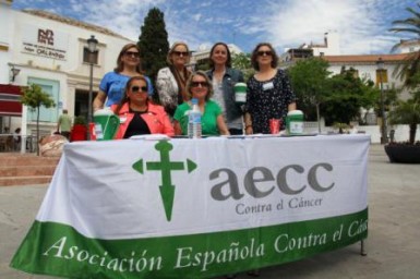 La concejala de Sanidad, Inmaculada Hernández, ha participado en la campaña, que ha constado con mesas informativas en distintos puntos de Arroyo de la Miel, de Benalmádena Pueblo y de la Costa.