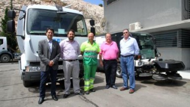 La empresa Recolte Servicios y Medio Ambiente pone a disposición del municipio una nueva máquina fregadora con cisterna de baldeo.