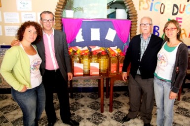 El concejal de Bienestar Social, Francisco Salido, preside la entrega solidaria.