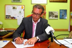 Los usuarios han sido recibidos por representantes del cuadro médico del centro hospitalario, con los que han realizado una visita guiada por sus instalaciones para conocer el funcionamiento del mismo.