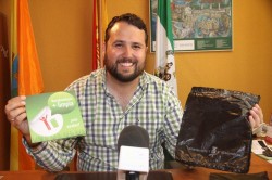 El objetivo de la iniciativa es concienciar a los ciudadanos sobre la necesidad de que colaboren con el municipio en la recogida de los excrementos de sus mascotas.