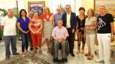 La regidora ha felicitado a los mayores y ha destacado la colaboración del Gobierno municipal con los centros de día del municipio. 
