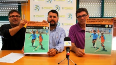 El concejal de Deportes, Juan Olea, ha destacado el compromiso del Ayuntamiento con el fomento del hockey en el municipio.