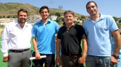 El concejal de Deportes, Juan Olea, acompañó a los participantes en el campo de Hockey de Retamar. 