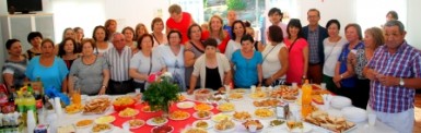 La primera edil, acompañada por el concejal de Bienestar Social, felicitó a los alumnos, que desde el pasado mes de octubre han participado en las distintas propuestas municipales de entretenimiento y aprendizaje.