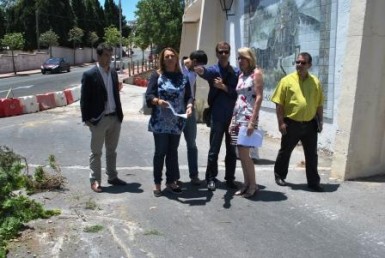 La actuación permitirá el cambio de sentido completo en el tramo, principal acceso al Pueblo desde Arroyo de la Miel, y también facilitará el acceso a la Plaza de Toros por la calle Fuentezuela y a Rancho Domingo a través de la calle Mózart.