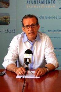 El concejal de Bienestar Social, Francisco Salido, ha acompañado hoy a los menores durante el recorrido.