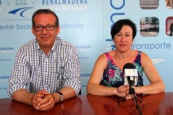 Miles de benalmadenses y visitantes arroparon ayer a la Patrona durante su recorrido terrestre y marítimo, y disfrutaron de los actos lúdicos enmarcados en la Veladilla Virgen del Carmen 2013.