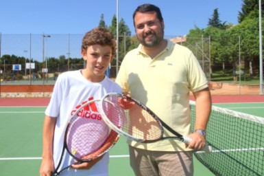 El concejal de Deportes, Juan Olea, ha animado a jóvenes benalmadenses a seguir el ejemplo del deportista.