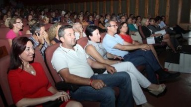 La regidora, Paloma García Gálvez, resaltó que “en este día quiero que los enfermos del alzheimer, sus familiares y los profesionales que les atienden sientan el respaldo de este Gobierno municipal y del pueblo de Benalmádena”.