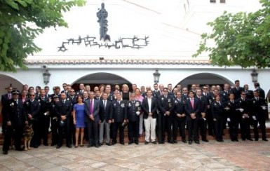 García Gálvez ha felicitado a los agentes por la calidad de su trabajo y su cercanía con los vecinos y visitantes de Benalmádena. 