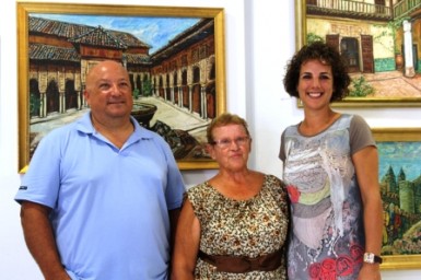 La concejala de Cultura, Yolanda Peña, ha visitado la exposición, un homenaje póstumo al artista.