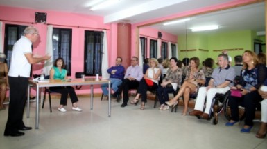 Cerca de medio centenar de mayores participaron en el evento, ofrecido por la Asociación ‘Amigos de la Poesía’.