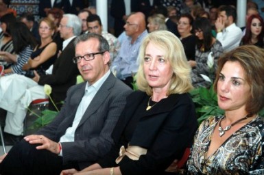 La alcaldesa de Benalmádena, Paloma García Gálvez, asistió al evento, en el que el artista descubrió un retrato de Fernando Luis Aisa. 