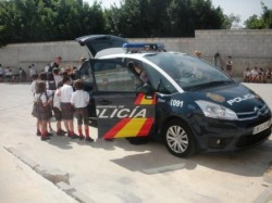 Las charlas son impartidas por policías operativos especialistas en la materia para que los menores obtengan los mejores conocimientos.