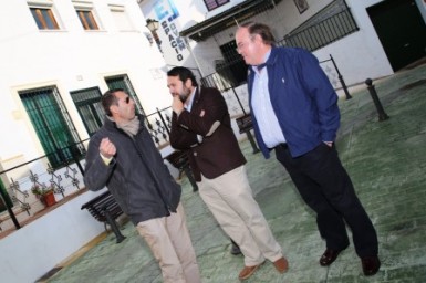 •	Las actuaciones que se están acometiendo tienen el objetivo de embellecer nuestras calles.
