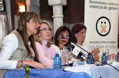 La regidora, Paloma García Gálvez, ha asegurado que “este Gobierno municipal y el pueblo de Benalmádena siempre defenderán la lucha contra la violencia de género de manera constante, comprometida y vehemente”.