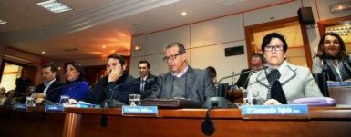 Los grupos municipales acuerdan en el pleno ordinario “instar a la administración competente de la Junta de Andalucía a que ofrezca la asistencia integral (jurídica, social y psicológica) a las mujeres víctimas de la violencia de género”.