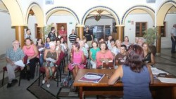 La concejala de Igualdad del Ayuntamiento de Benalmádena, Ana Macías, ha informado sobre la organización del taller ‘Gestión de Asociaciones e Igualdad’, que se pone en marcha en el Centro Municipal de Formación Permanente.