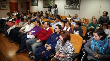 La alcaldesa de Benalmádena, Paloma García Gálvez, ha presidido hoy el acto institucional con motivo del Día Internacional de las Personas con Discapacidad, que ha tenido lugar en el salón de plenos donde se ha brindado reconocimiento a la labor que desarrollan los colectivos sociales a favor de las personas con discapacidad y sus familiares