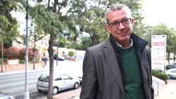El primer teniente de alcalde y concejal de Bienestar Social, Francisco Salido, la concejala de Seguridad Ciudadana, Concepción Tejada y la directora del Aula Psicoeducativa del Comedor Social, Sandra Gámez, acudieron ayer a la charla que la Brigada Antidroga de la Policía Nacional, ofreció en dicha aula .