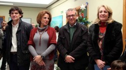 La alcaldesa de Benalmádena, Paloma García Gálvez, ha compartido hoy con los usuarios del programa ‘Contamos Contigo, Sin Barreras’ su celebración navideña, que ha tenido lugar en el Centro de Día ‘Anica Torres’ de Arroyo de la Miel.