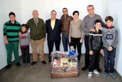 El primer teniente de alcalde y concejal de Bienestar Social, Francisco Salido, ha querido agradecer “el precioso detalle que han tenido", dos hermanas de entre uno y cinco años, al romper su hucha para comprar un lote de productos de bebe.