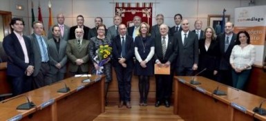 La alcaldesa, Paloma García Gálvez, presidió ayer la toma de posesión de la nueva junta directiva de la delegación comarcal en Benalmádena del Colegio de Médicos de Málaga (Commálaga), que tuvo lugar en el salón de plenos del Ayuntamiento y en la que se nombró delegada a la doctora Francisca Mañas.