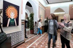 El Castillo El Bil-Bil de Benalmádena Costa abre sus puertas para acoger una exposición de pintura de Sian Kirkby, la artista británica afincada en el municipio, cuya muestra permanecerá abierta al público hasta el próximo 20 de diciembre