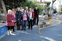 La alcaldesa de Benalmádena, Paloma García Gálvez, y la concejala de Vías y Obras, Concha Cifrián, han anunciado hoy los trabajos de asfaltado que se llevarán a cabo a partir de mañana en la avenida de Bonanza y cuyo plazo de ejecución será dos días.