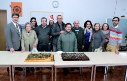 El primer teniente de alcalde y concejal de Bienestar y Tercera Edad, Francisco Salido, acudió en la tarde de ayer a la merienda y fiesta navideña organizada en el Centro Social de Carola. 