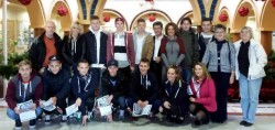 Los concejales de Educación y Turismo, Yolanda Peña y Adolfo Fernández, respectivamente, han recibido hoy en la Casa de la Cultura a un grupo de estudiantes daneses, que durante estos días están de visita en el municipio y que han acudido a este centro cultural para conocer el Belén Municipal. 
