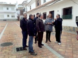 La Delegación de Vías y Obras que dirige Concha Cifrián ultima durante estos días las actuaciones para finalizar la remodelación de las calles Huelva y Jaén, la tercera fase del proyecto de reforma y mejora del Parque de Los Limones de Benalmádena Pueblo.