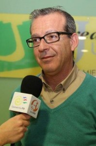El primer teniente de alcalde y concejal de Bienestar Social de Benalmádena, Francisco Salido, acudió ayer junto a su compañera, la Concejala de Seguridad y Emergencias, Concepción Tejada, a la fiesta del II Aniversario de la Casa que la Fundación Ronald Mc Donald tiene en Málaga, previa invitación del gerente de esta, Vicente Moros. 