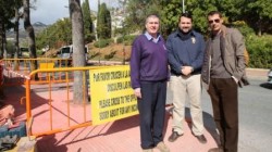 El concejal de Servicios Operativos, Juan Olea, ha explicado que se están llevando a cabo actuaciones de mejora en Avenida Tívoli con motivo del mal estado del acerado en el tramo que va desde la Urbanización D. Marcos.