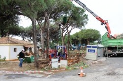 El Ayuntamiento de Mijas tomó posesión, la pasada semana, de una parcela de 2.200 metros cuadrados en la entrada de la urbanización Los Jarales de Calahonda cuyos propietarios tenían que haber cedido al Consistorio en el año 1967.