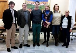 El Ayuntamiento de Benalmádena proseguirá el plan de actuaciones de mejora que viene desarrollando desde hace meses en Santangelo Norte con el objetivo de atender las necesidades de los vecinos de la zona. La alcaldesa, Paloma García Gálvez, ha mantenido una reunión con representantes vecinales de la urbanización para definir los próximos trabajos que se desarrollarán en este área.
