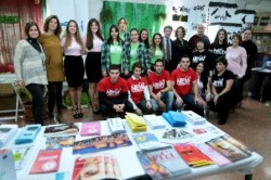 El Instituto de Enseñanza Secundadia (IES) ‘Arroyo de la Miel’ ha inaugurado hoy la IX Feria de Turismo, que se centra este año en las nuevas tendencias turísticas, con stands dedicados al turismo de compras, cinematográfico y de música, de catástrofes y agroturismo, además de un sinfín de actividades complementarias. 