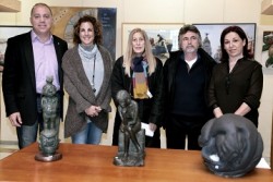 La Casa de la Cultura de Arroyo de la Miel ha acogido, por cuarto año consecutivo, el IV Salón de Invierno de Benalmádena. Un certamen que convoca y organiza la Asociación Española de Pintores y Escultores, con la colaboración de la Concejalía de Cultura, y en la que se dan cita cerca de una treintena de obras pictóricas.