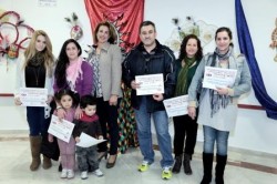 La concejala de Cultura del Ayuntamiento de Benalmádena, Yolanda Peña, presidió la entrega de premios del Concurso de Máscaras y Antifaces de Carnaval 2014, que tuvo lugar en la Casa de la Cultura de Arroyo de la Miel. Más de 160 benalmadenses participaron en el certamen.