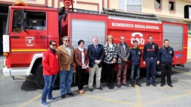  La alcaldesa, Paloma García Gálvez, ha presidido hoy la donación que ha realizado el Cuerpo de Bomberos de Benalmádena de un camión autobomba nodriza al Proyecto de Cooperación al Desarrollo en Países Subdesarrollados y Vías de Desarrollo, impulsado por la Organización No Gubernamental (ONG) ‘Bomberos en Acción’ en España. 