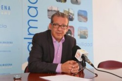 El Primer Teniente de Alcalde y Concejal de Bienestar Social, Francisco Salido, ha querido dar una rueda de prensa en la que ha resaltado e informado sobre la labor del el Equipo de Tratamiento Familiar (ETF) de dicha delegación. Existen determinadas situaciones en la que el menor y la familia necesitan apoyo y ayuda de las Administraciones Públicas para solventar sus problemas y prevenir su deterioro.