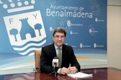 Adolfo Fernández, que ha indicado que las dudas sobre empadronamiento, tesorería y urbanismo fueron las más atendidas durante el pasado ejercicio.