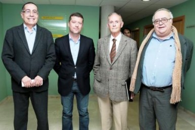 El concejal de Juventud, Rafael Obrero, participó en la iniciativa, que contó con la participación de los catedráticos de Economía Luis Santos Arrebola y Enrique Torres Bernier y el economista Pedro Urzúa.
