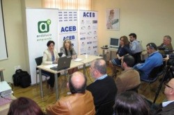 Casi 40 empresarios se han dado cita hoy en la sede de la Asociación de Comerciantes y Empresarios de Benalmádena (ACEB), en un encuentro informativo donde se han explicado los nuevos modelos de contratos laborales y se ha ofrecido información sobre el ‘Bono de Empleo Joven’, la nueva ‘tarifa plana’ de 100 euros para los contratos indefinidos y la actividad de intermediación laboral en la Oficina Virtual del Servicio Andaluz de Empleo (SAE).